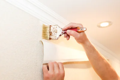 Pose de papier peint à Cescau — revêtements muraux et toiles de verre